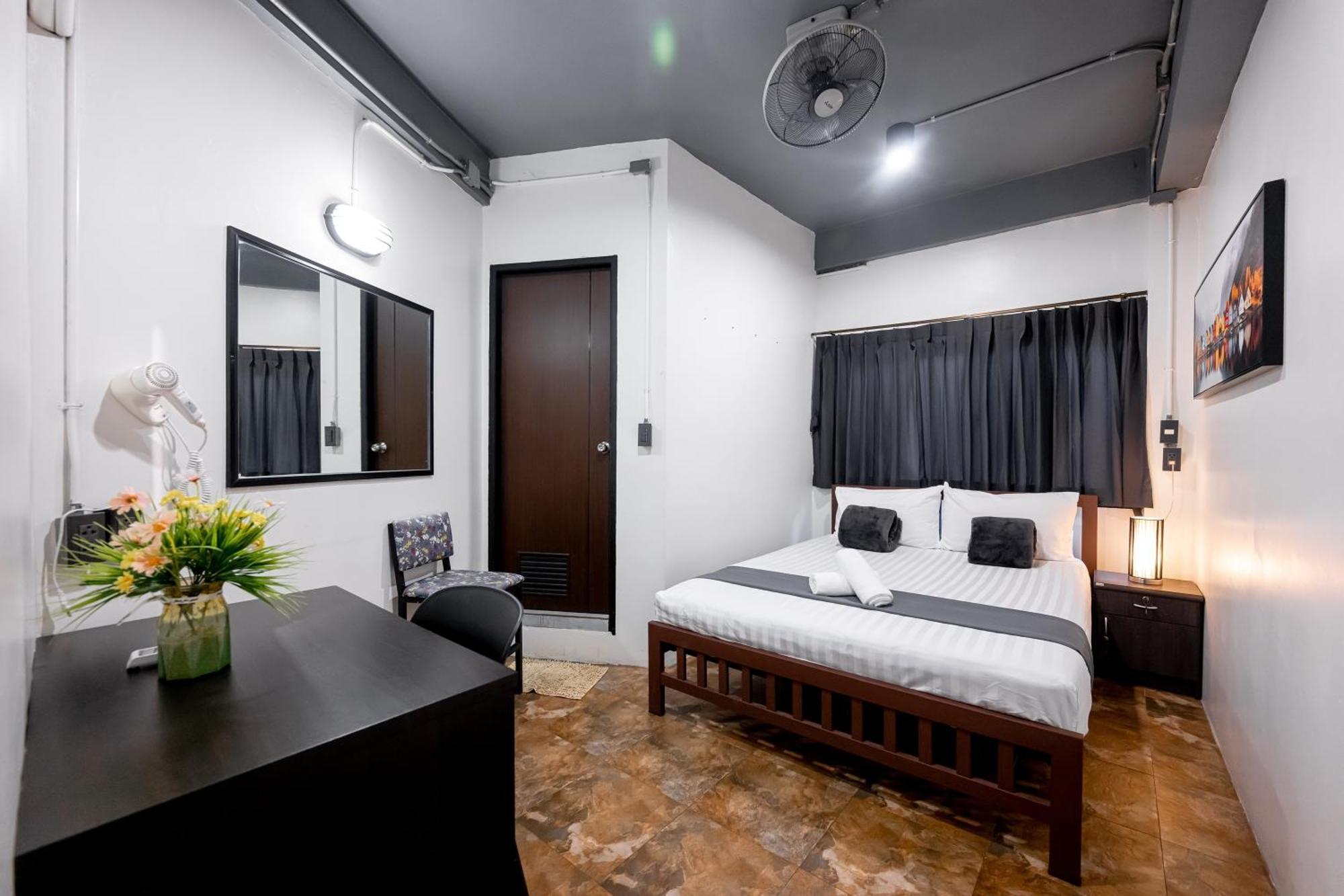 Vibes Hostel Bangkok Exterior foto