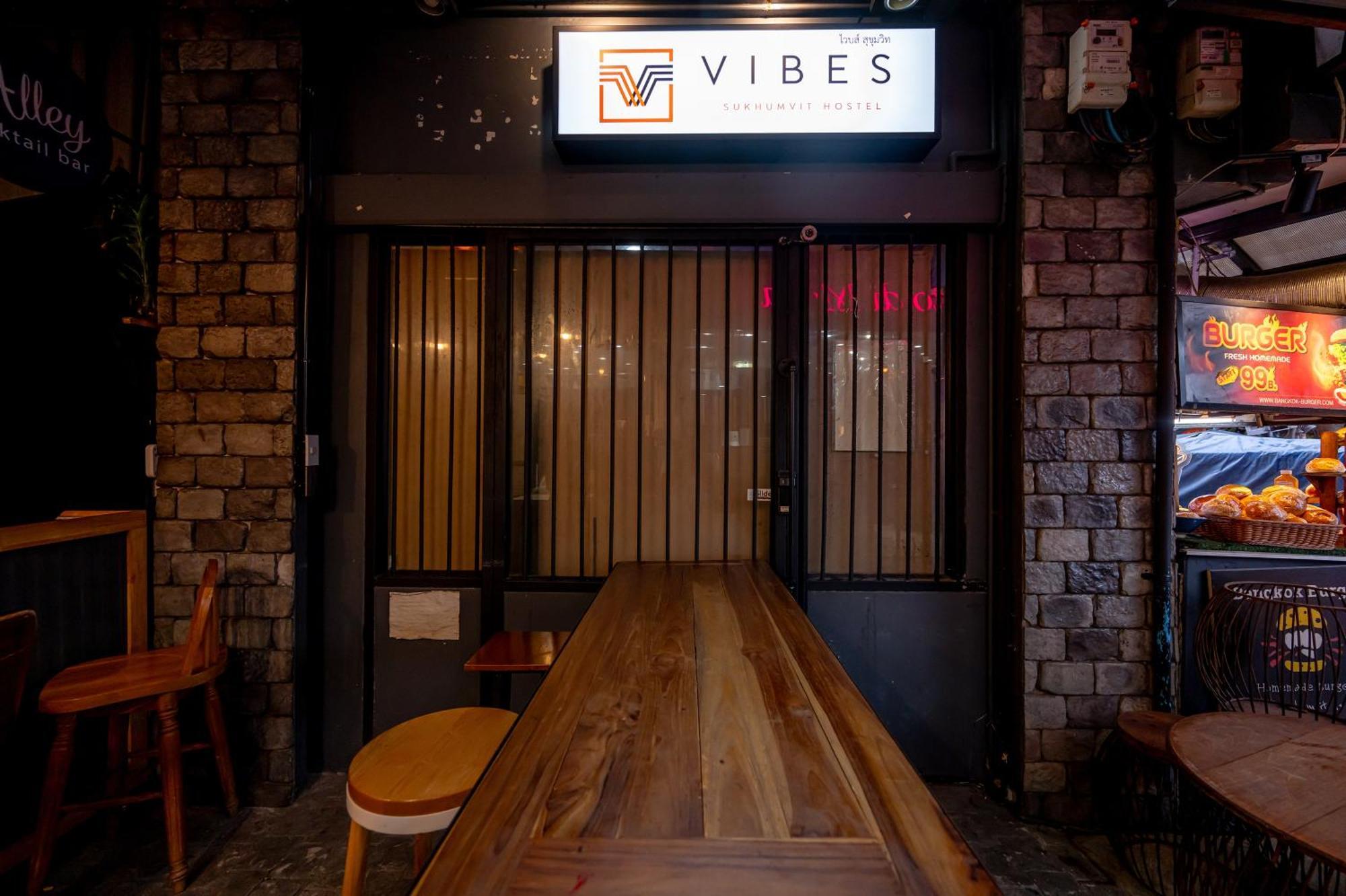 Vibes Hostel Bangkok Exterior foto